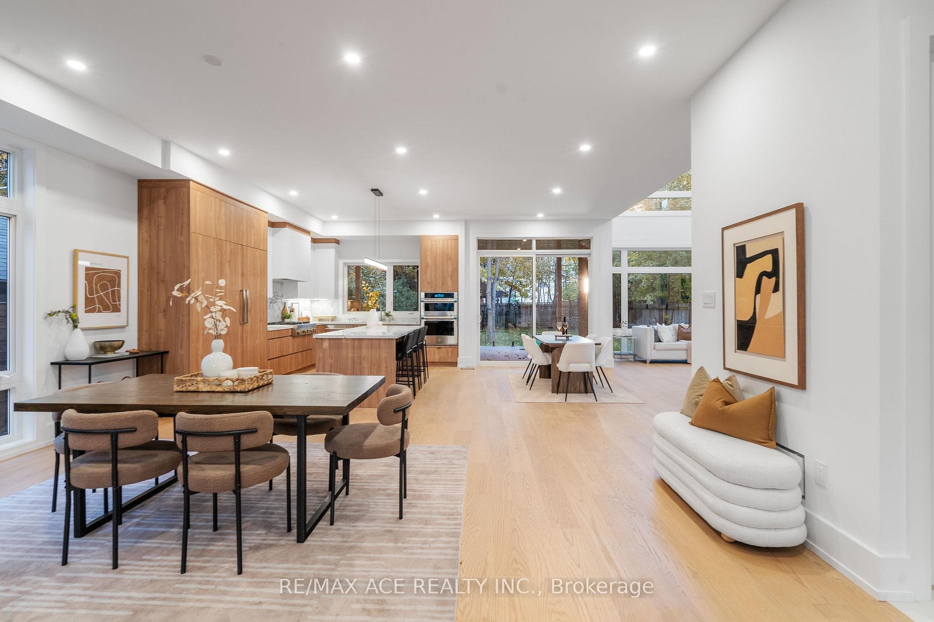 175 Harewood Avenue photo 8