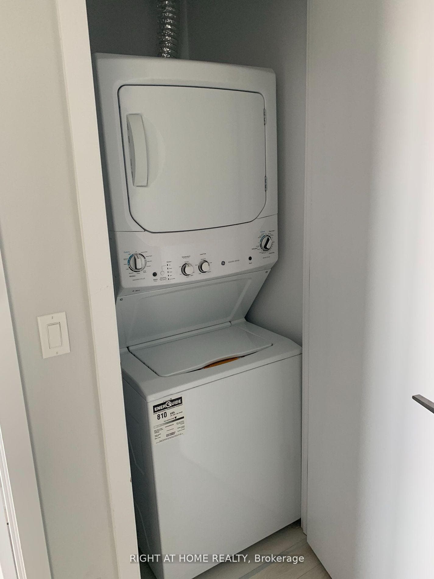 2221 Yonge Street Unit 4007 photo 10