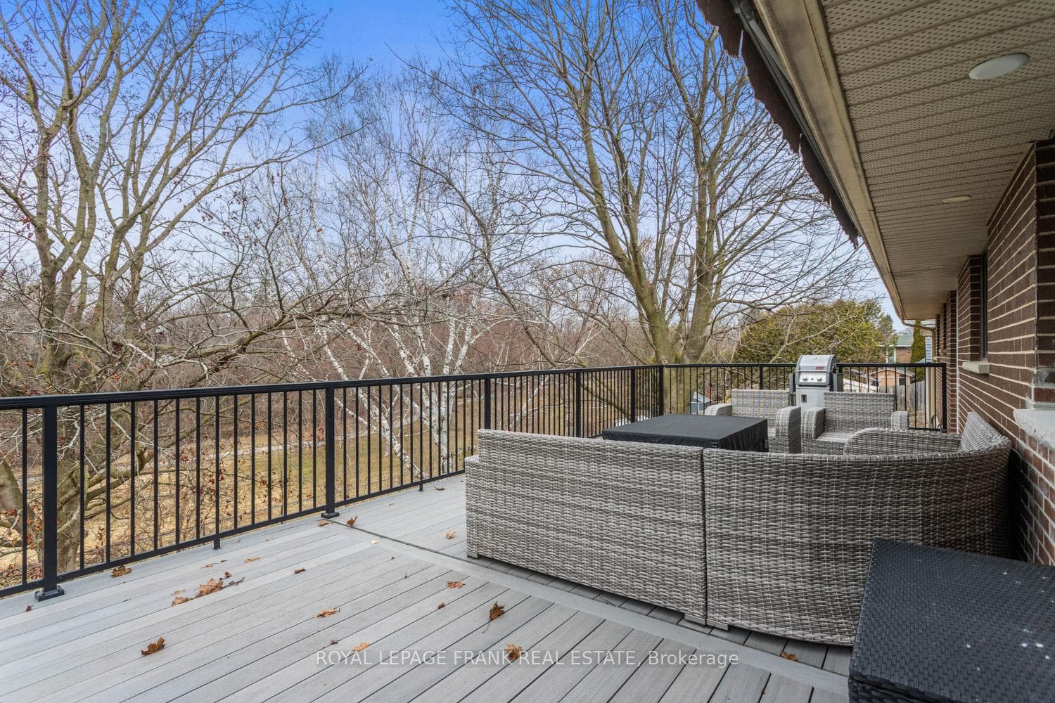 160 Eastdale Street photo 35
