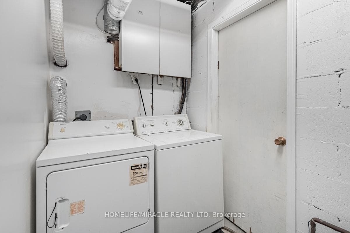 545 Woodbine Avenue photo 27