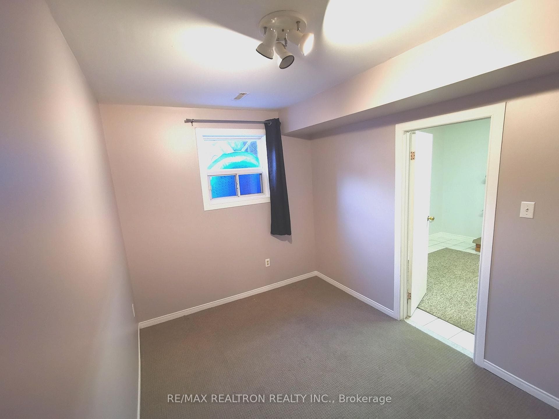 928 Knollwood Court Unit Lower level photo 5