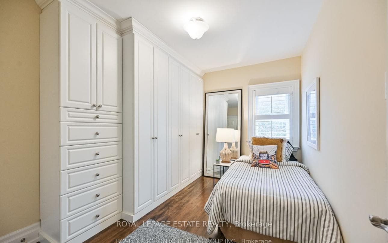 274 Laird Drive photo 19