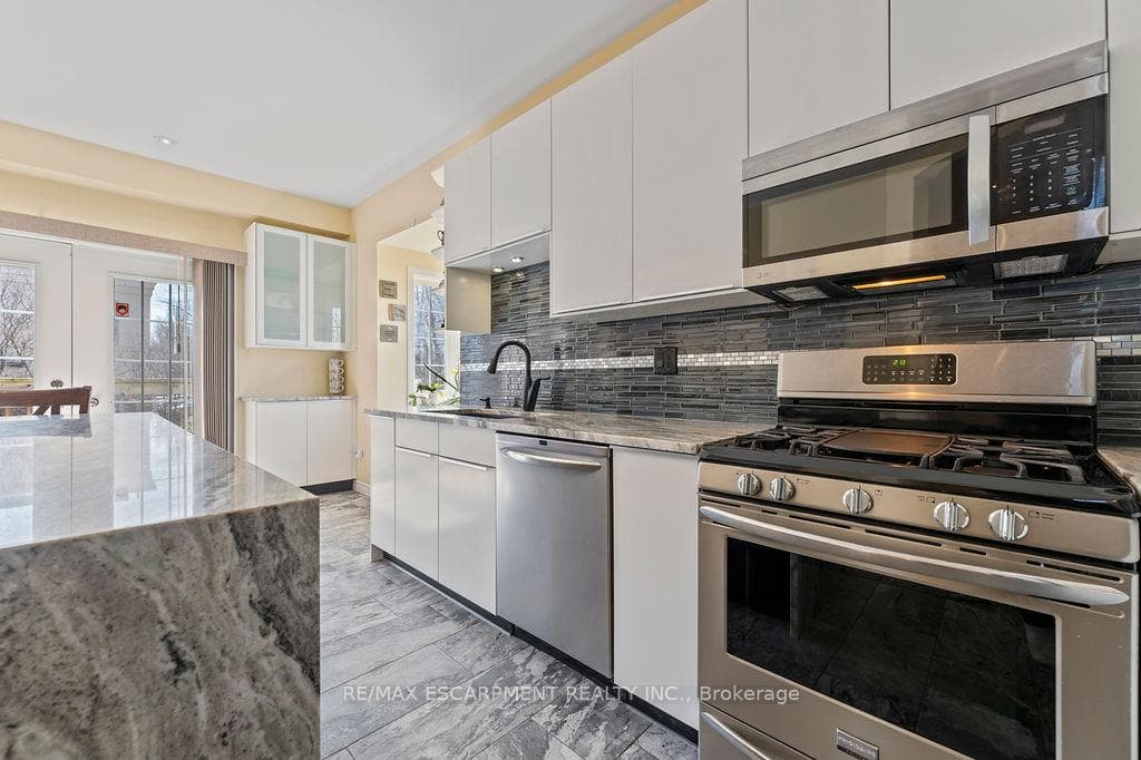 52 Whiterock Avenue photo 12