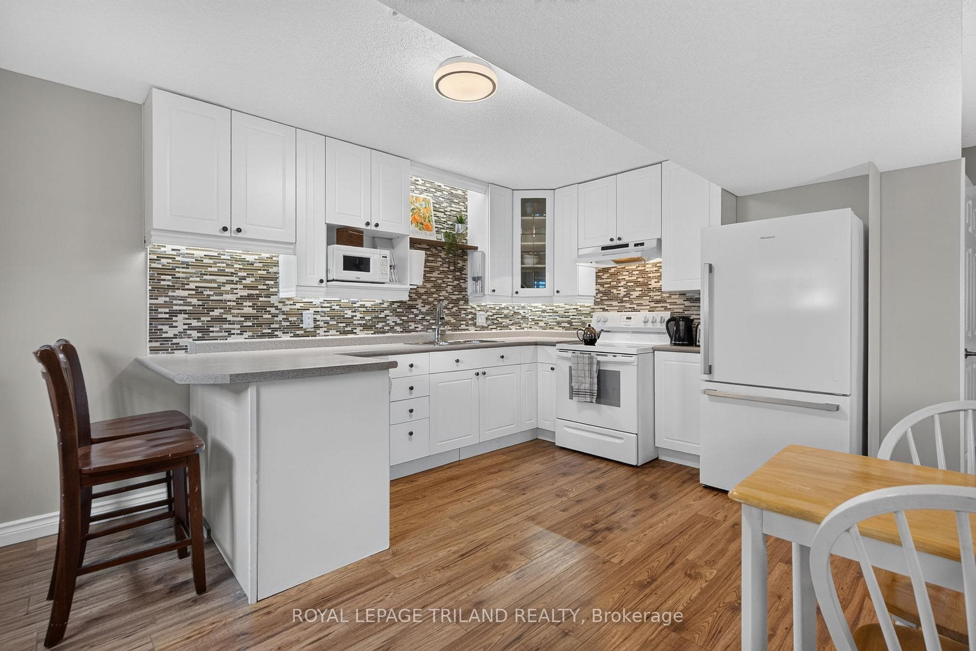 56 Parkview Crescent photo 24