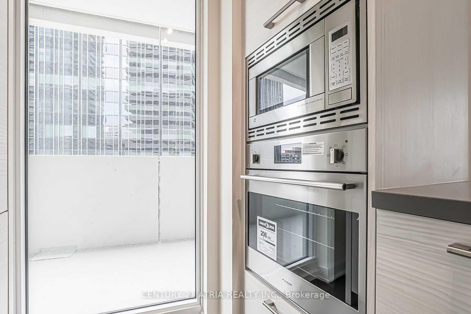 2221 Yonge Street Unit 909 photo 10