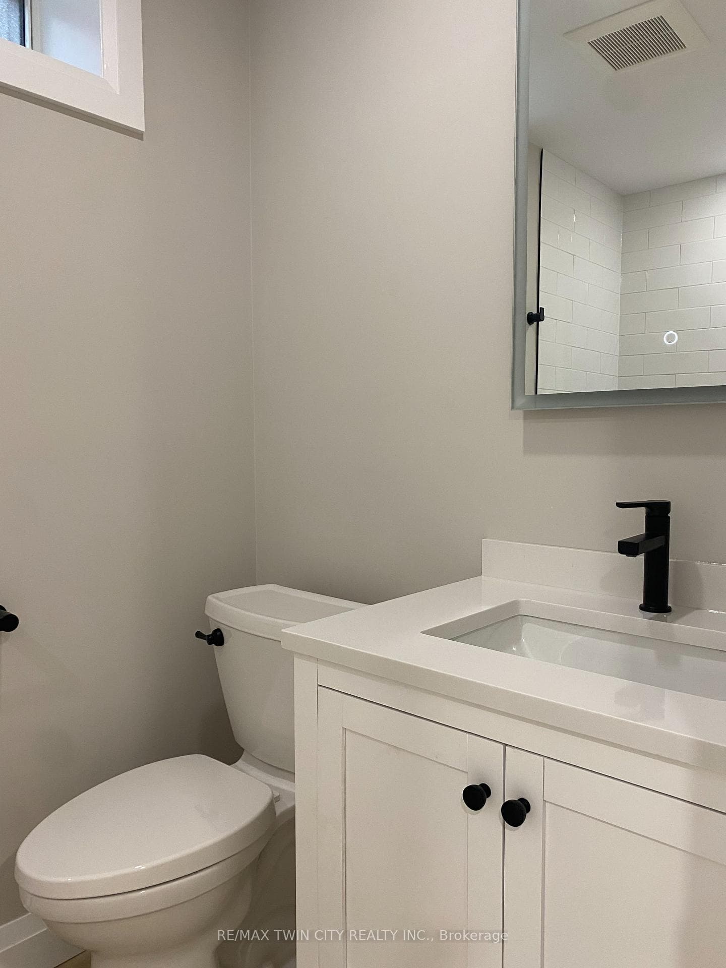 1067 Bernhardt Street photo 18