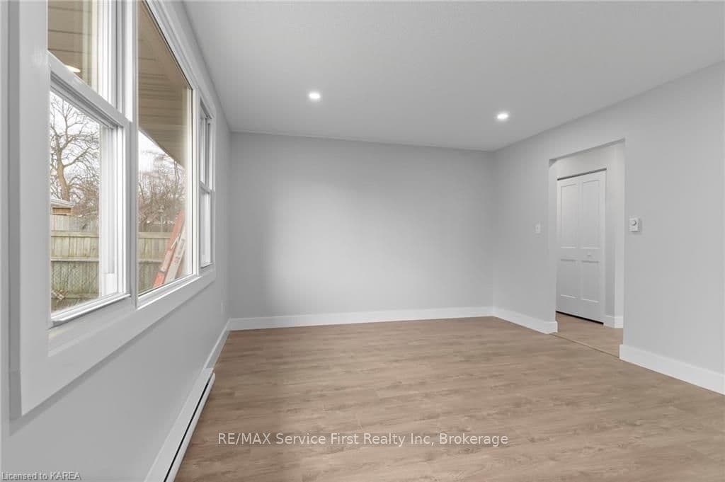 1 CONACHER Drive Unit 1 photo 7