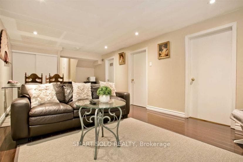 40 Mintwood Drive Unit Bsmt photo 3