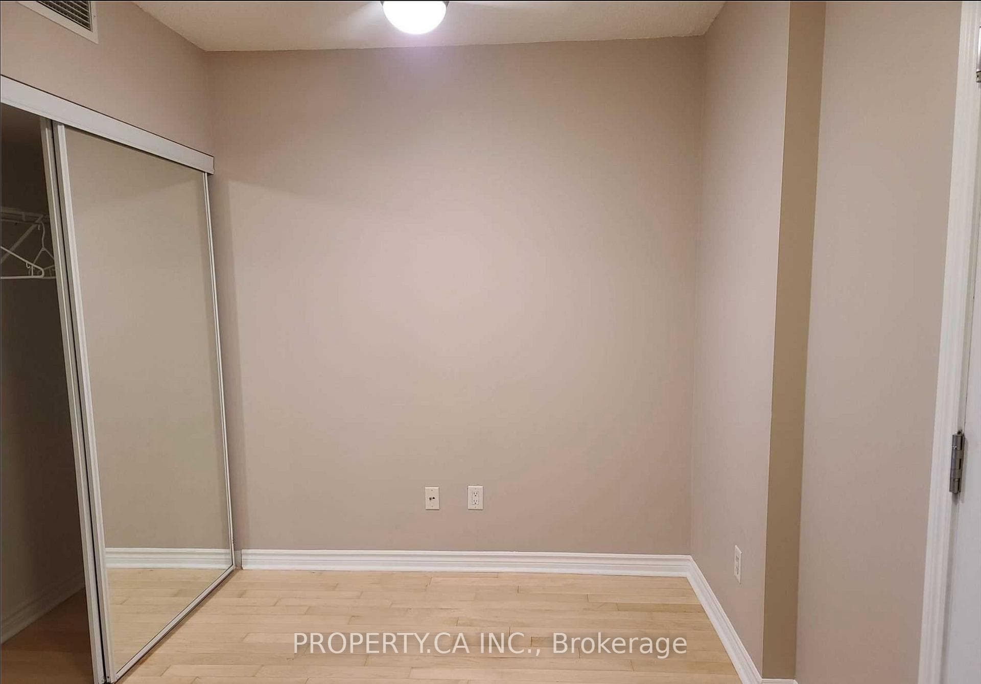250 Wellington Street Unit 1531 photo 3