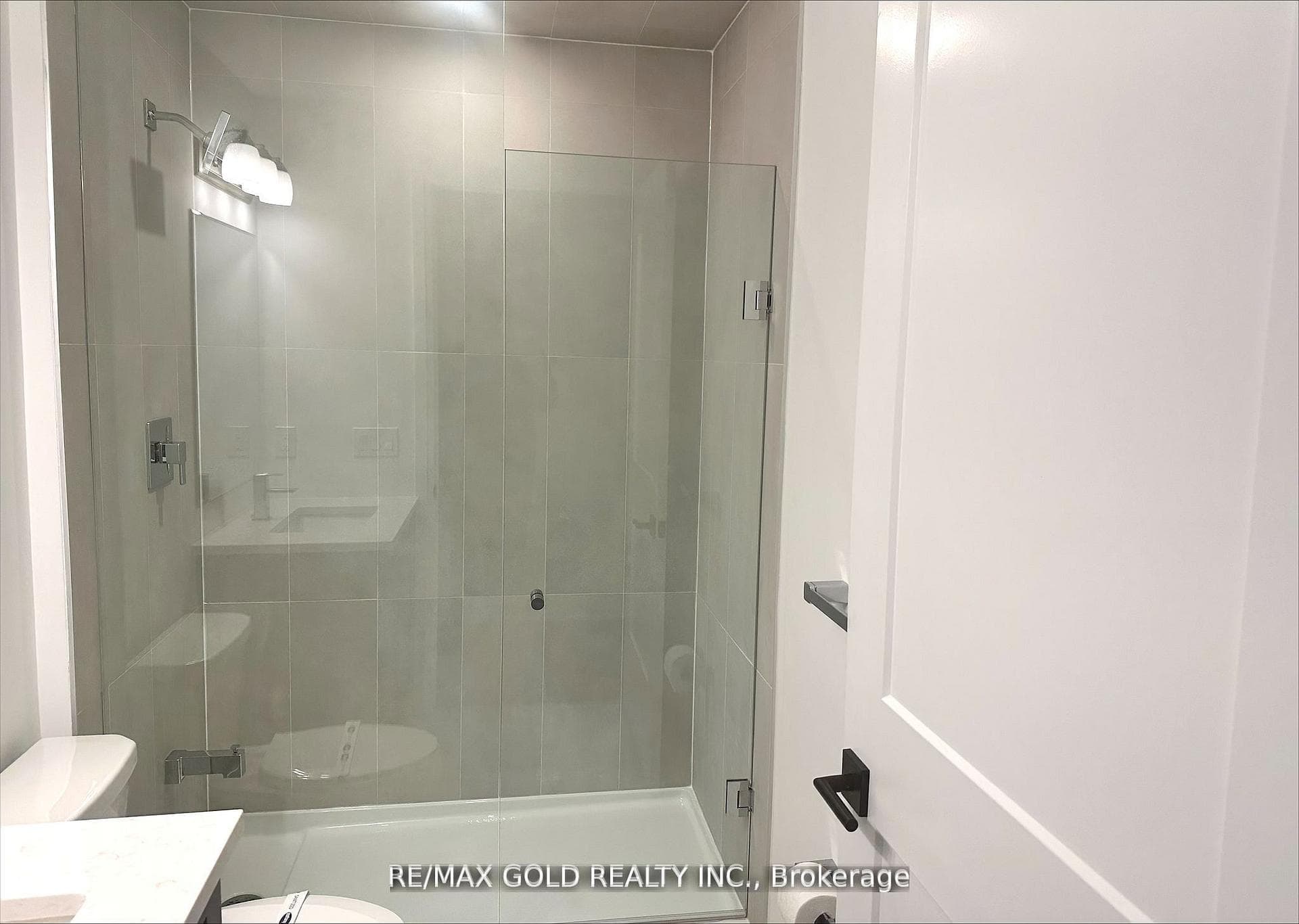 490 Gordon Krantz Avenue Unit 423 photo 34