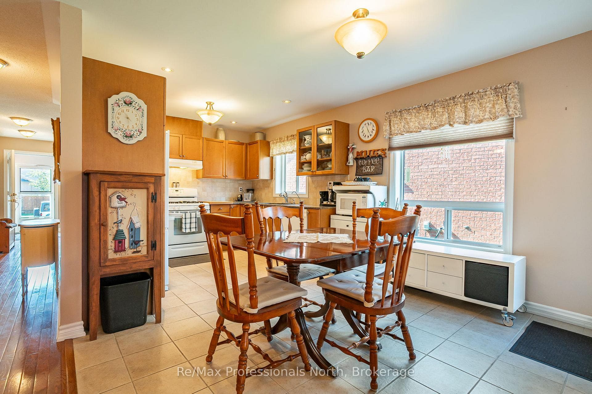 17 Meadows End Crescent photo 2