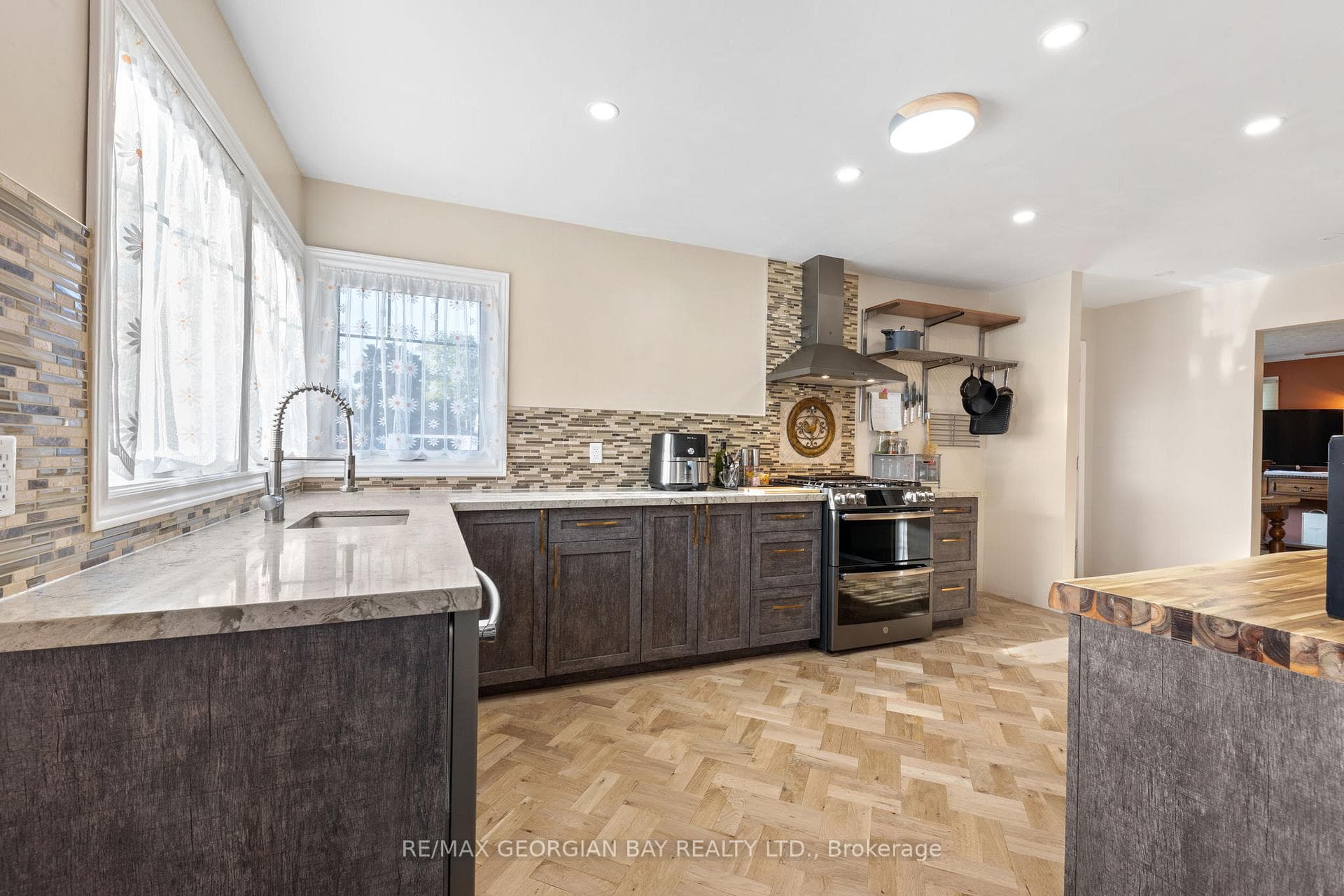 645 Quebec Street photo 5