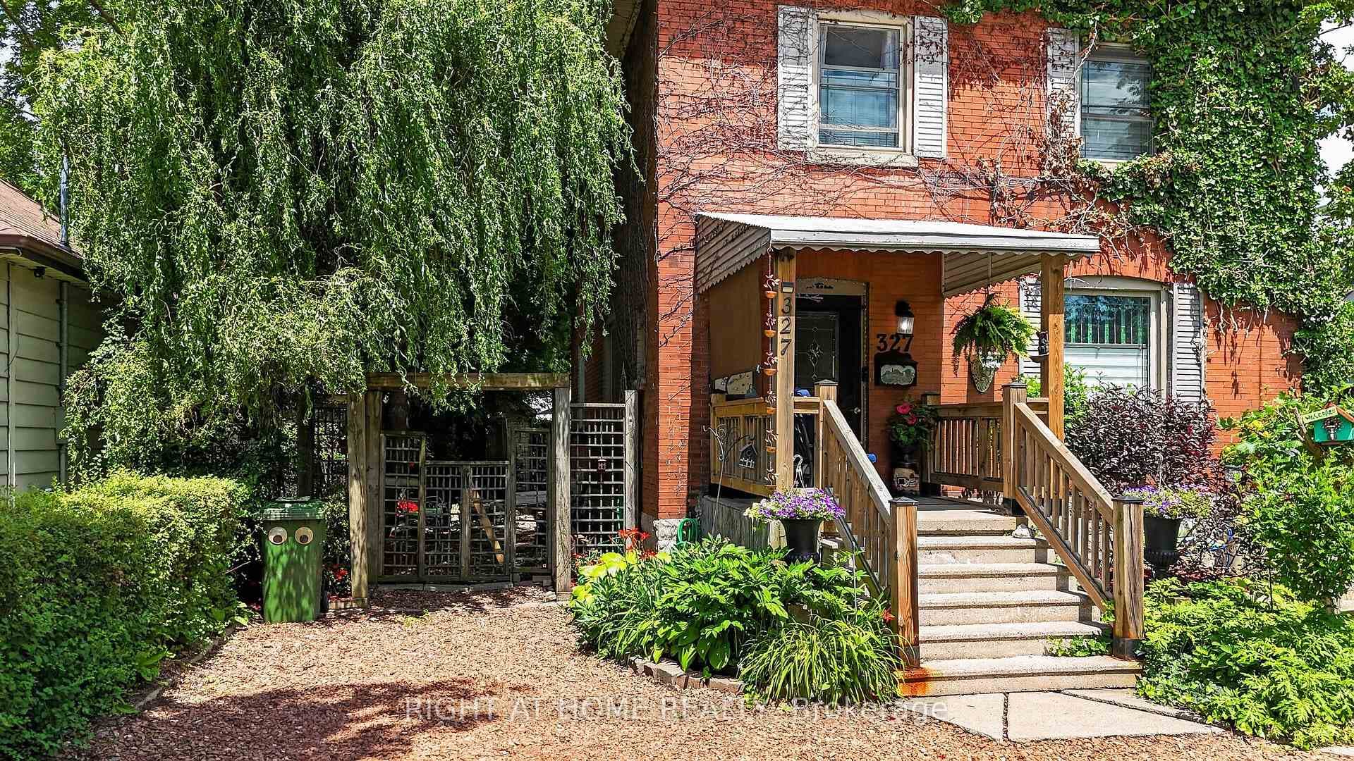 327 Wellington Street photo 3