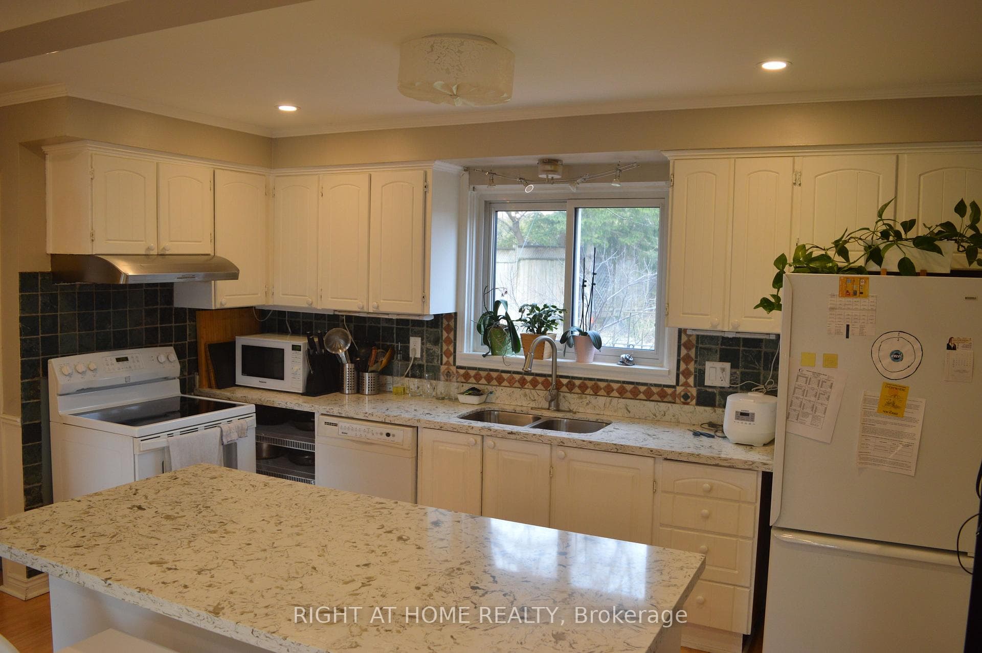 453 East Avenue photo 6