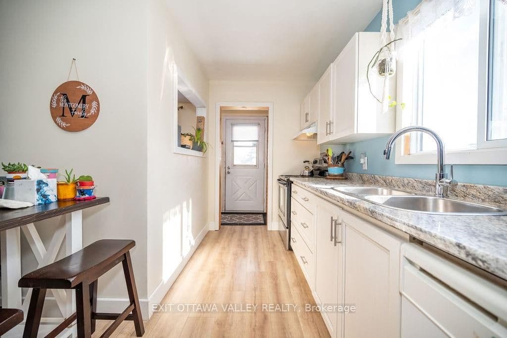 233 AIRTH Boulevard photo 10