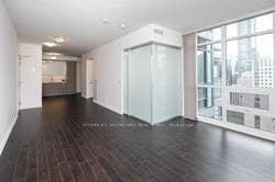 210 Simcoe Street Unit 2009 photo 3