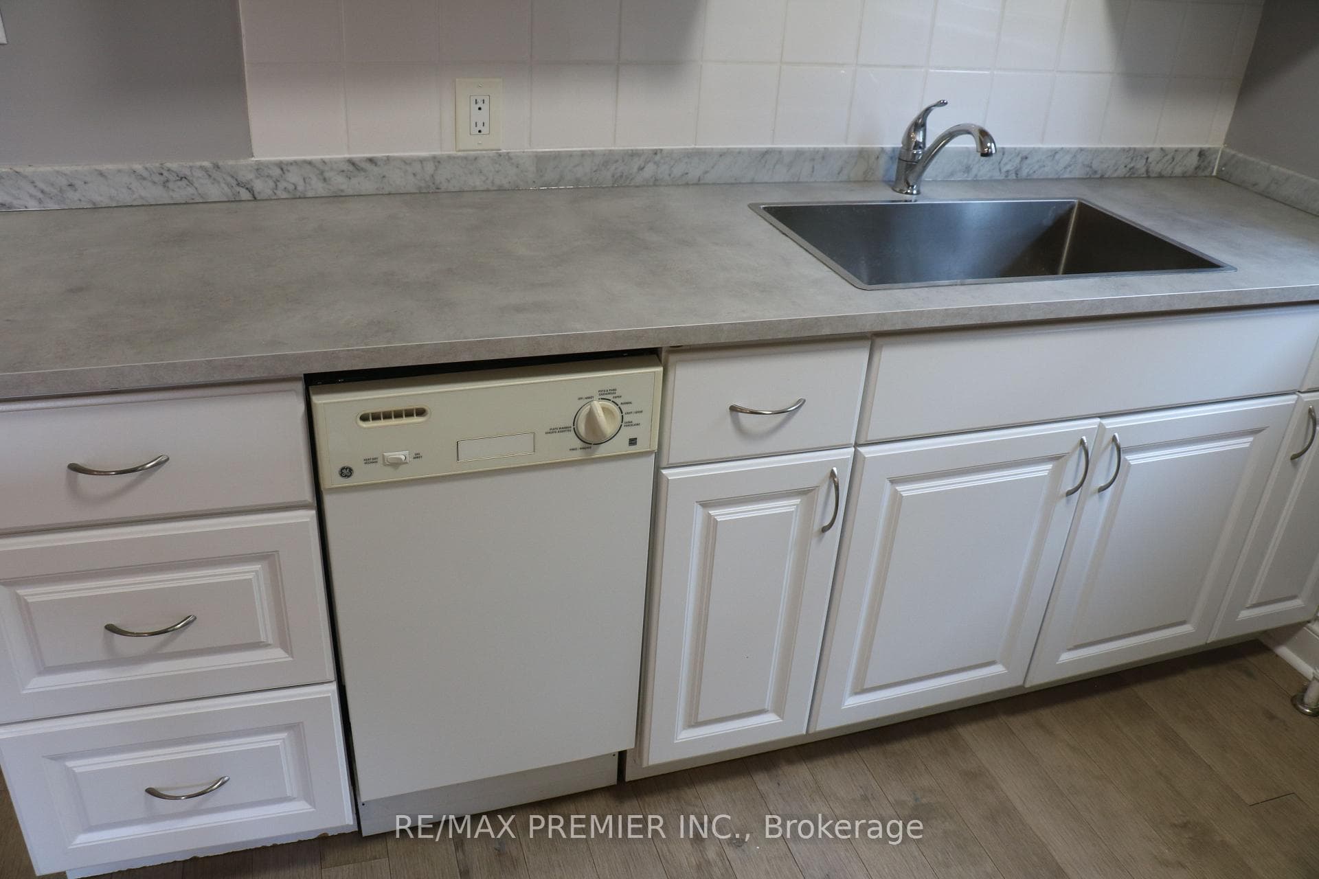 9 Bracebridge Avenue Unit UPPER photo 6