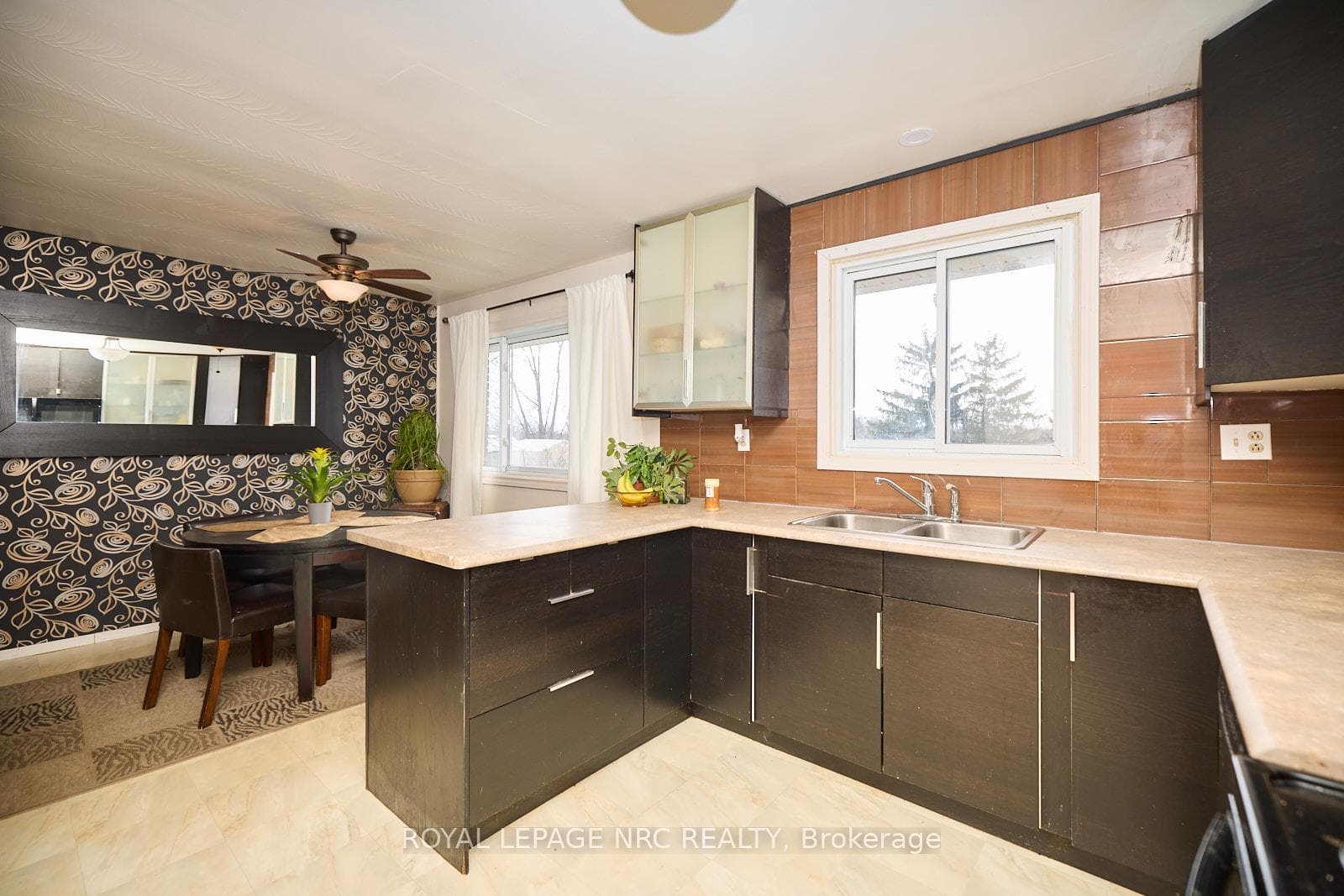 3860 Elm Street photo 15
