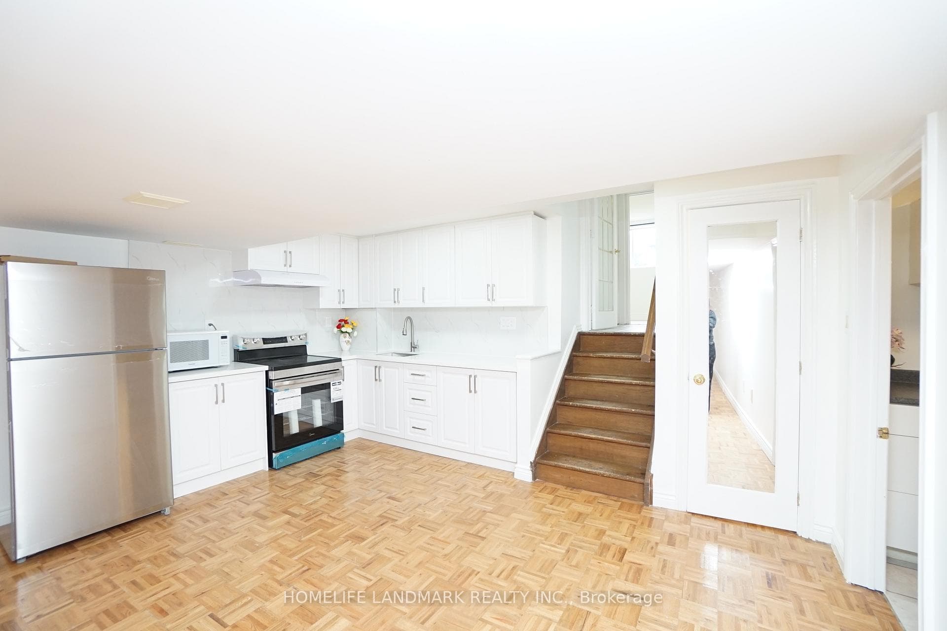 594 Queen Victoria Drive Unit Gound & Bsmt photo 28