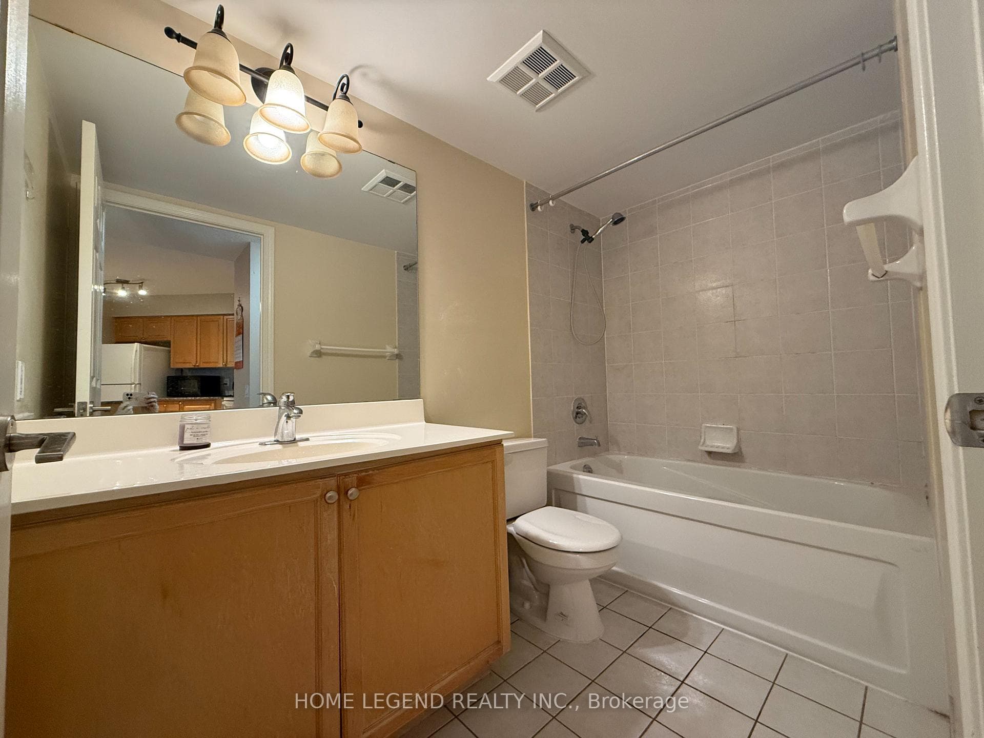 83 Borough Drive Unit 2011 photo 4