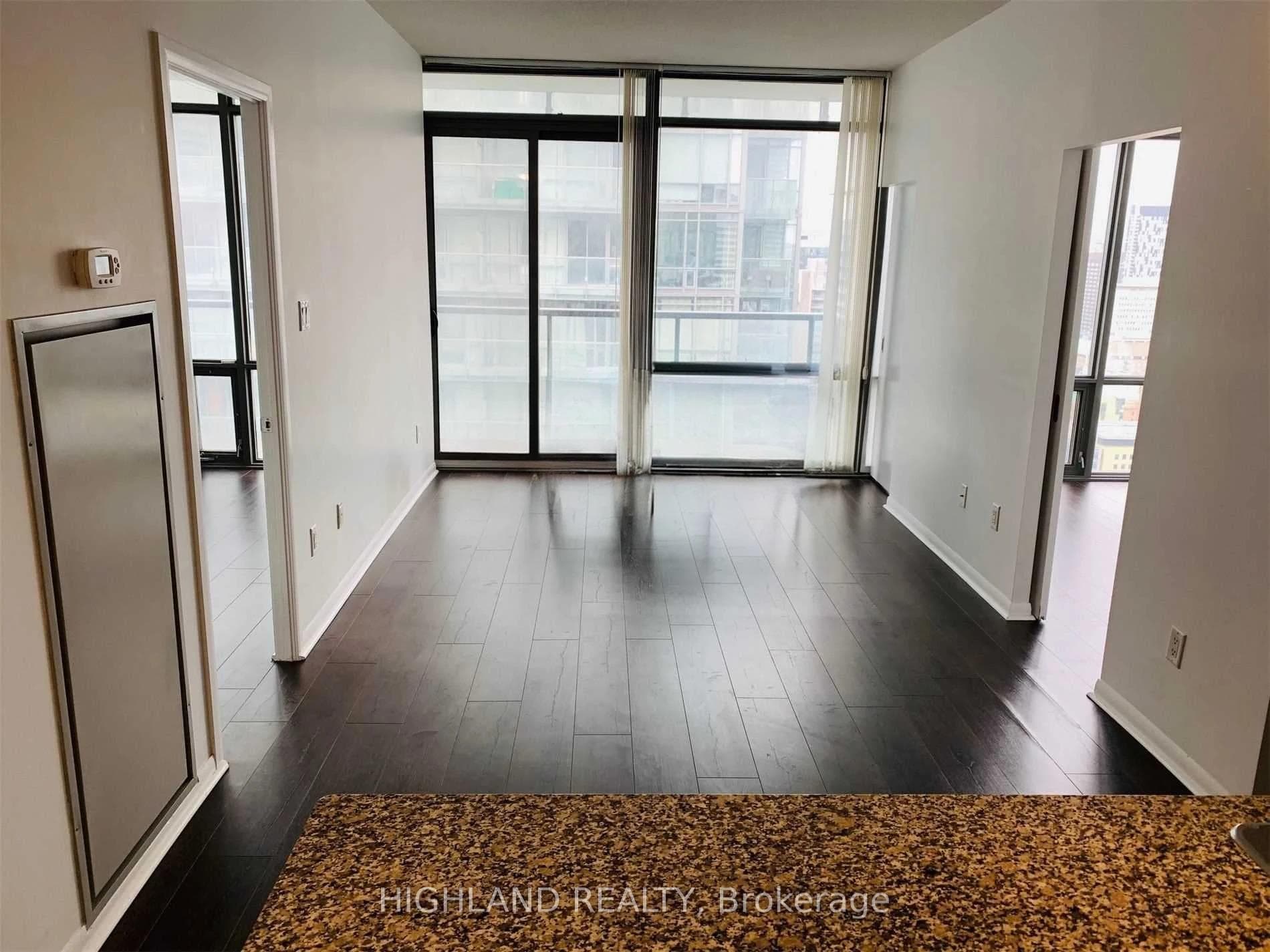 37 Grosvenor Street Unit 3201 photo 2
