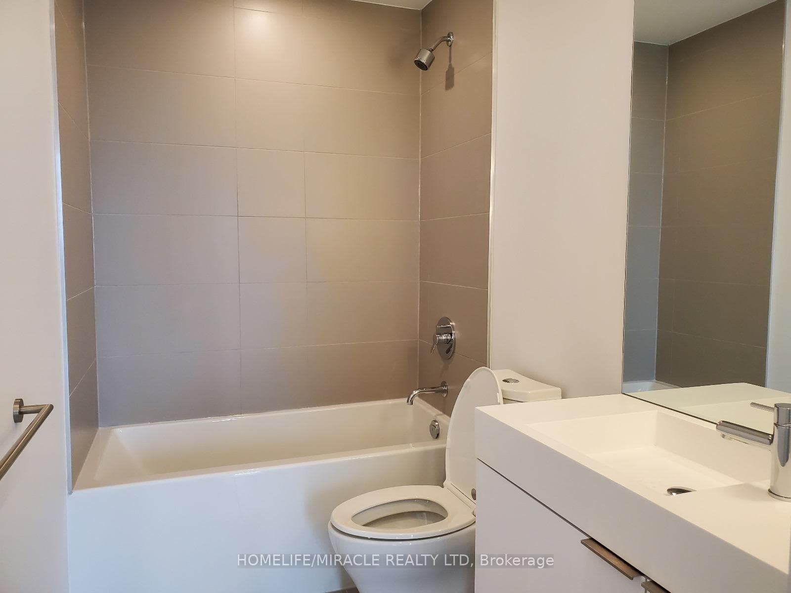 33 Helendale Avenue Unit 2411 photo 21