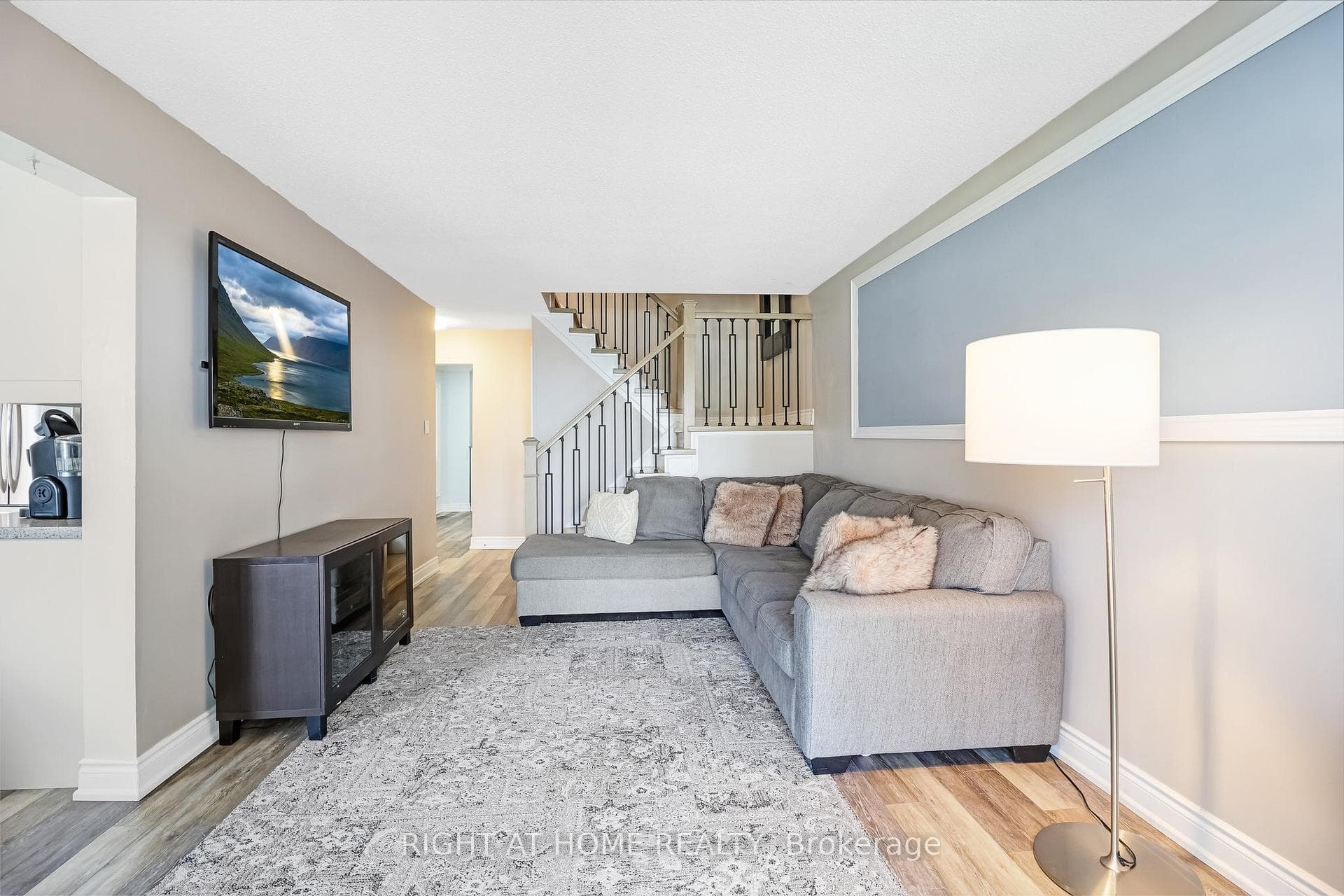 98 Upton Crescent photo 8