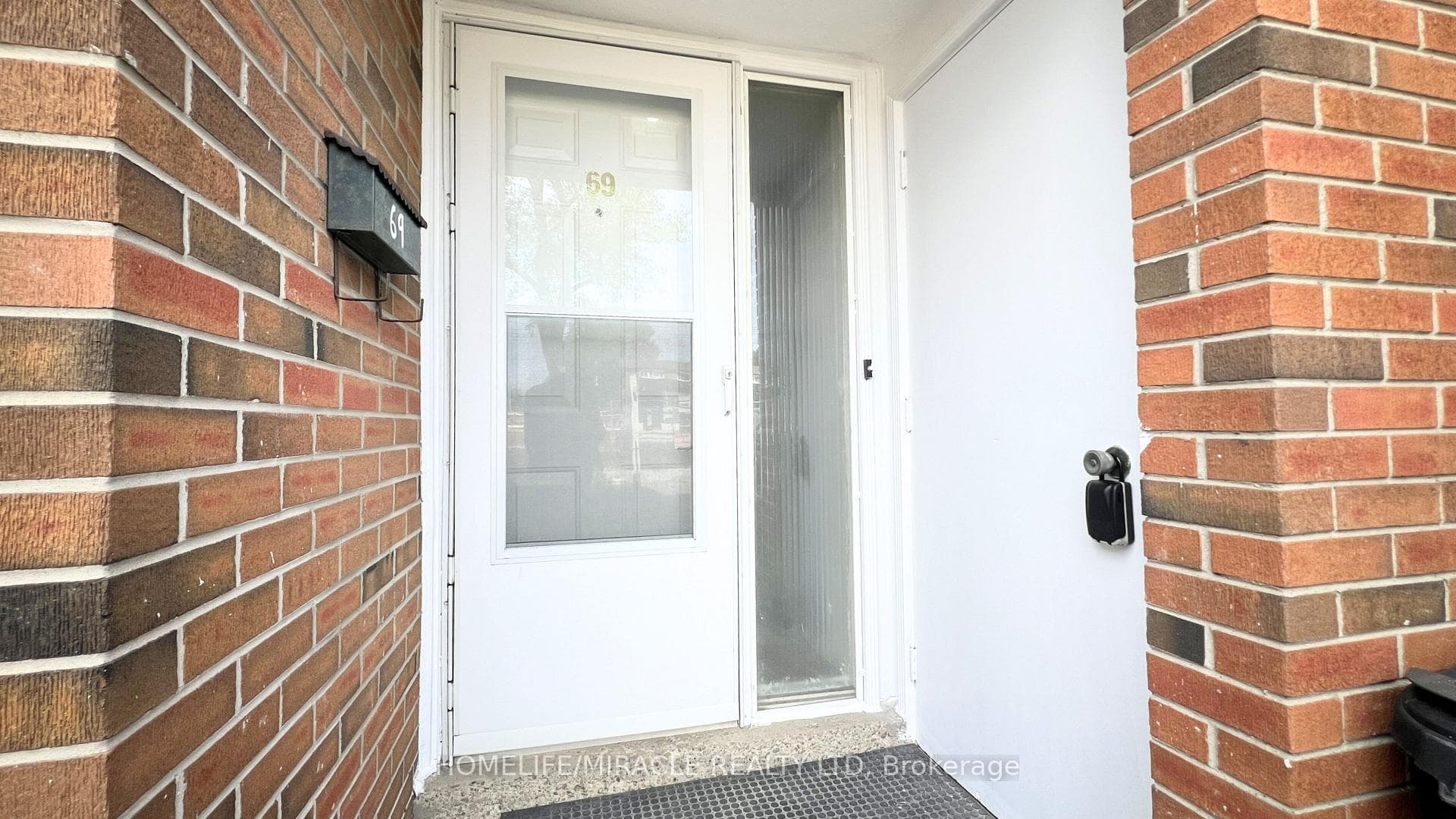 6415 Finch Avenue Unit 69 photo 2