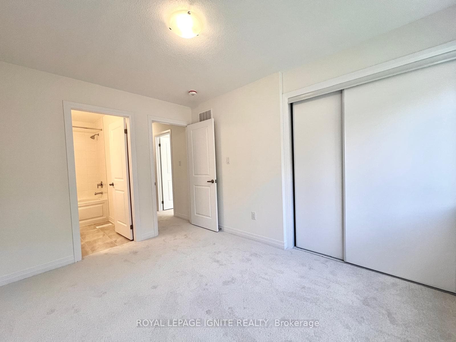 552 Hudson Crescent photo 28