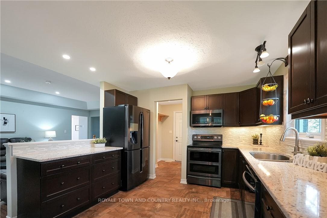 42 Matchett Crescent photo 16