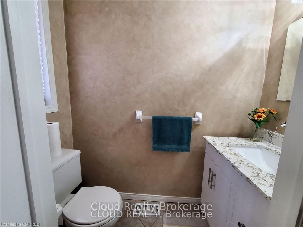 1000 UPPER PARADISE Road Unit 15 photo 4