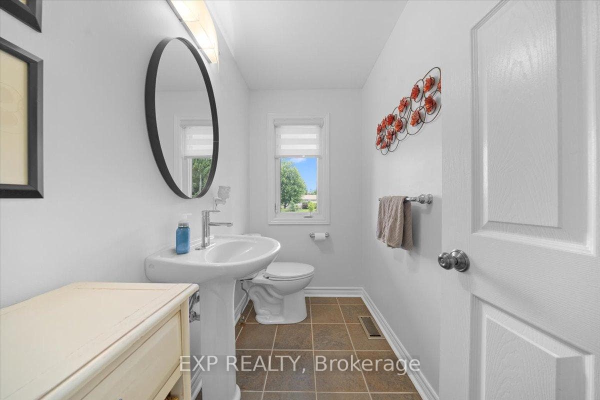 2670 Pierrette Drive photo 16