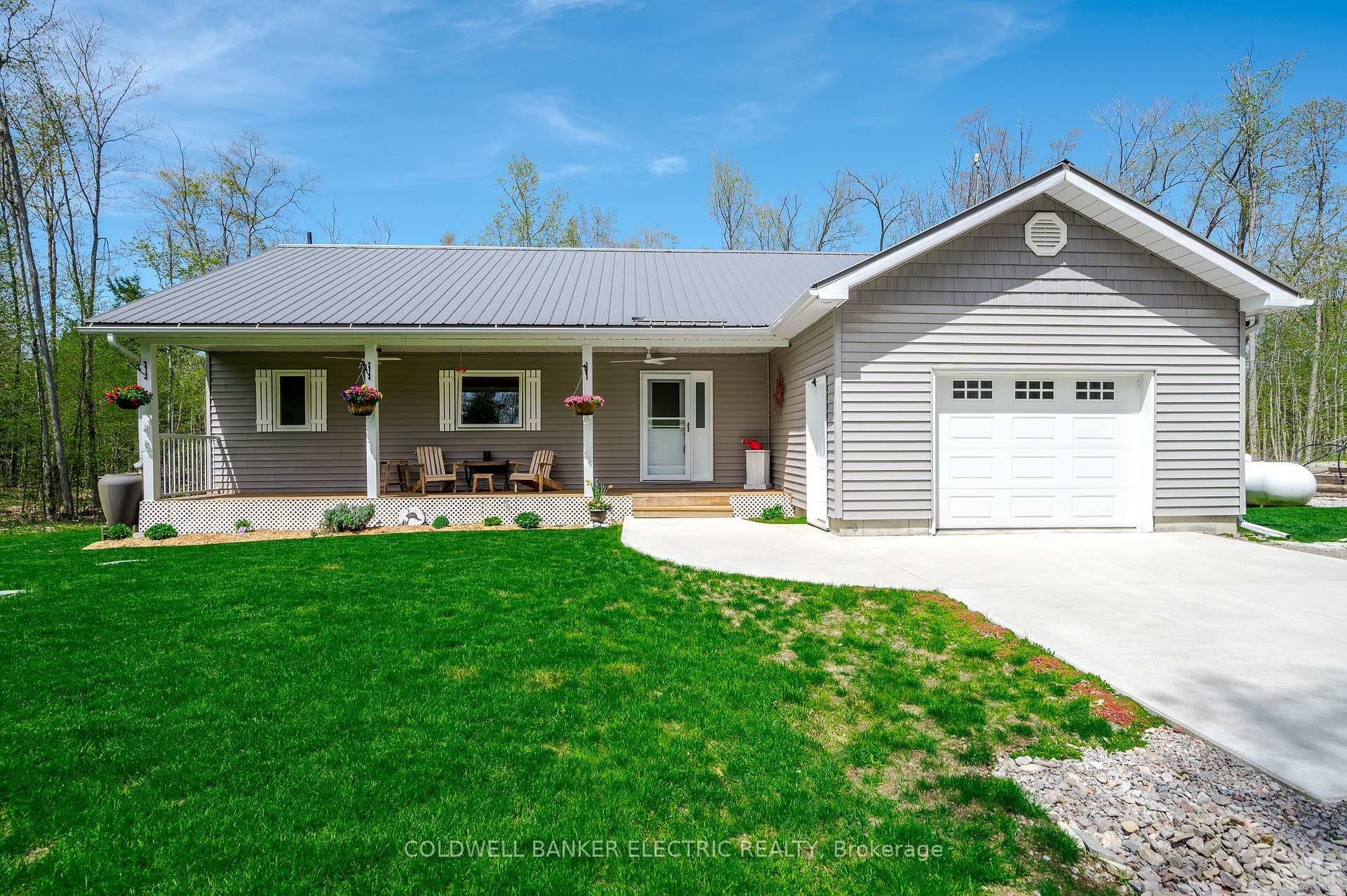 2100 Demers Road photo 9