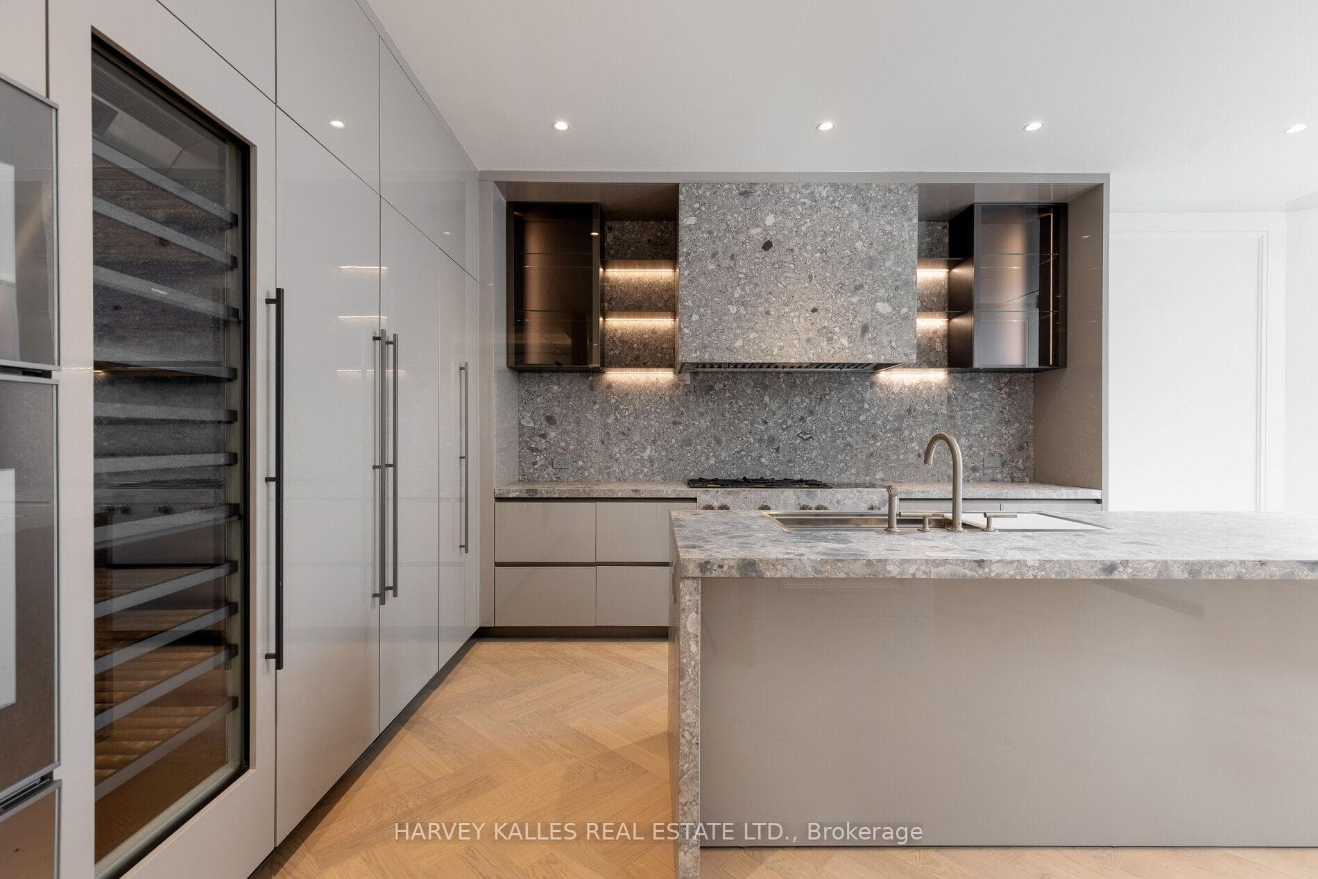 7 Dale Avenue Unit 203 photo 15