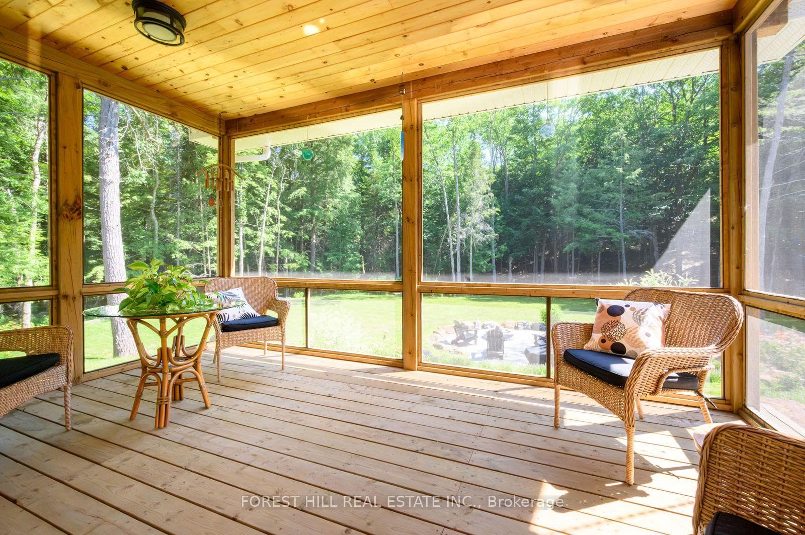 Main House - Muskoka Screened In Room