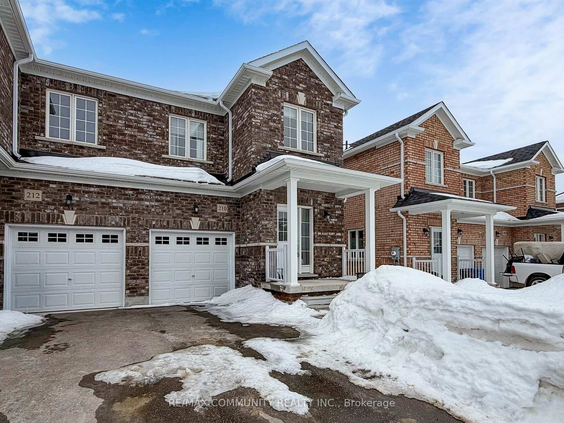210 Ridley Crescent photo 3