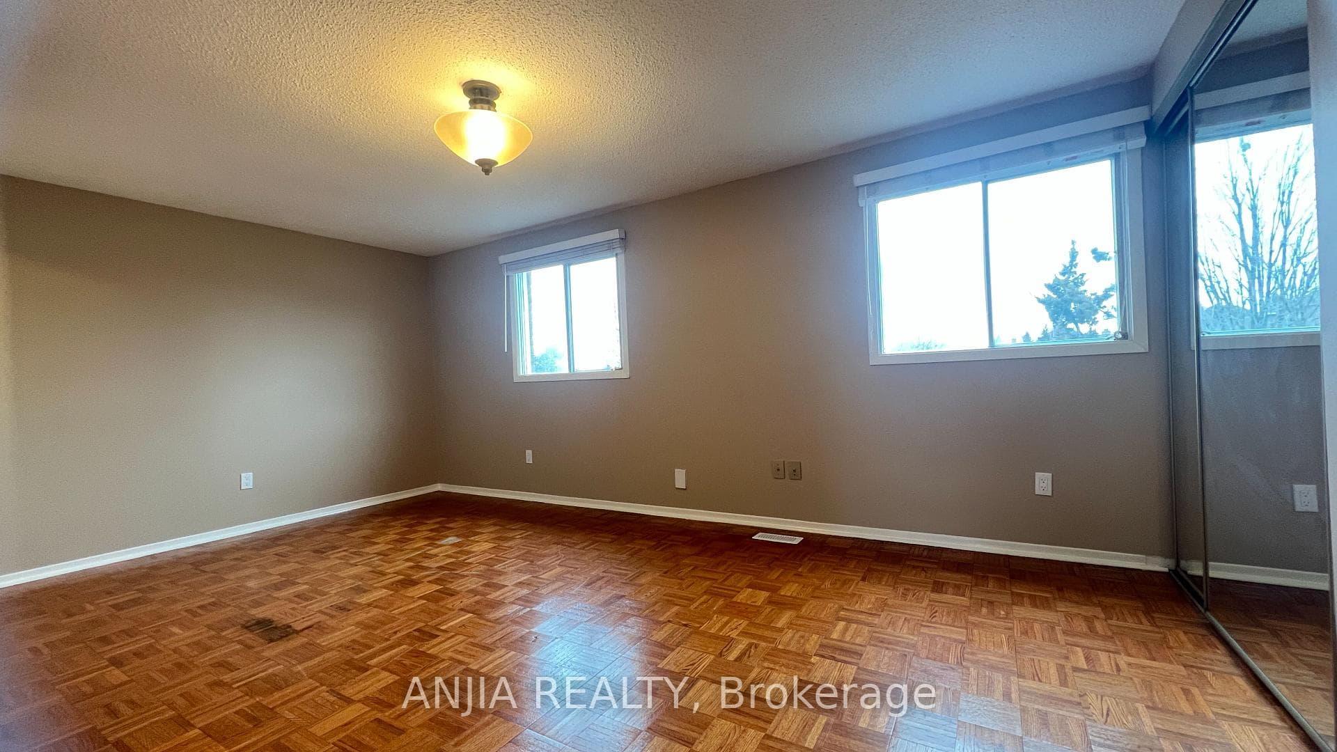 5 Forbes Crescent photo 12