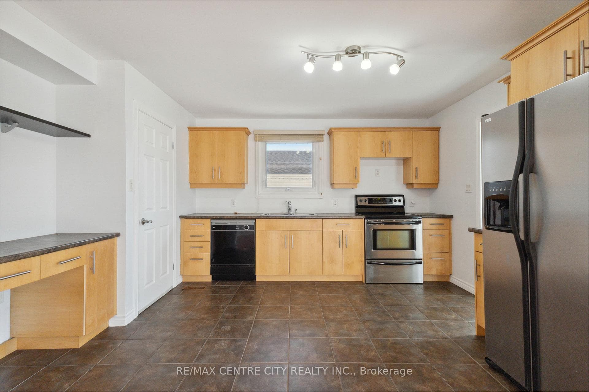 50 Stroud Crescent photo 13