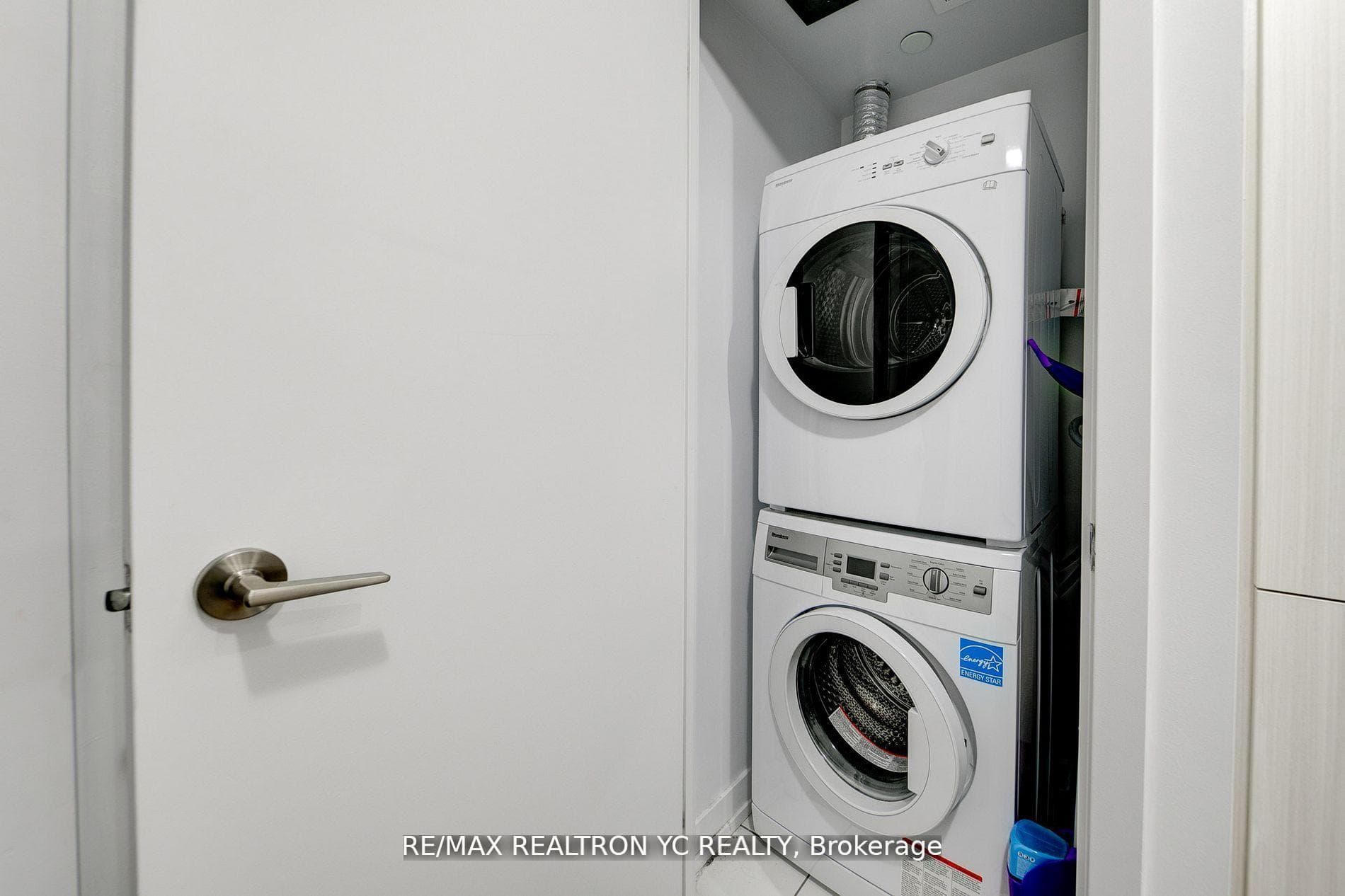 125 Redpath Avenue Unit 808 photo 16