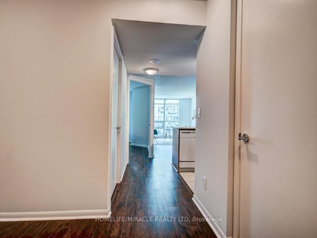 231 Fort York Boulevard Unit 402 photo 10