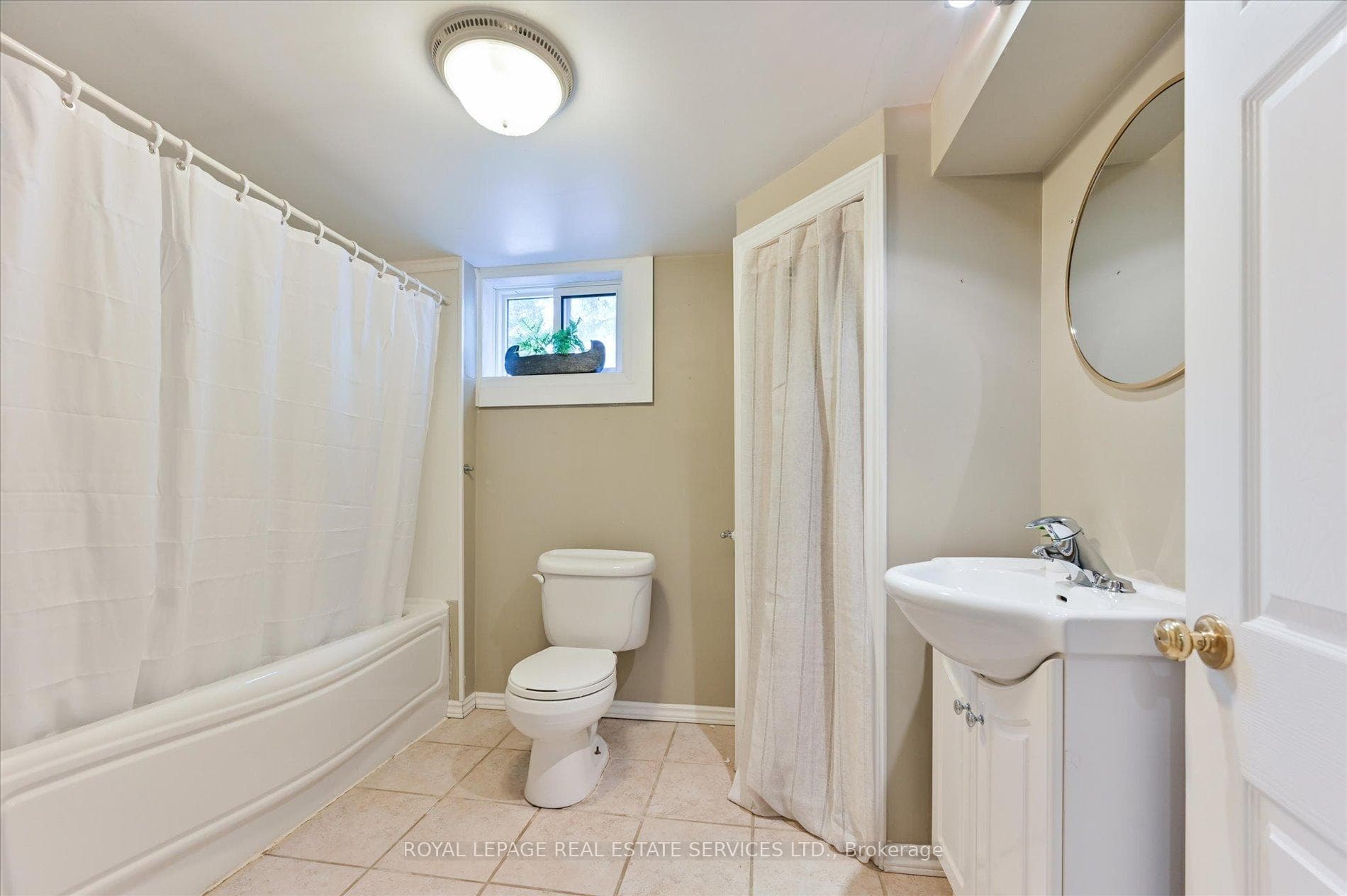 11 King Street Crescent photo 13