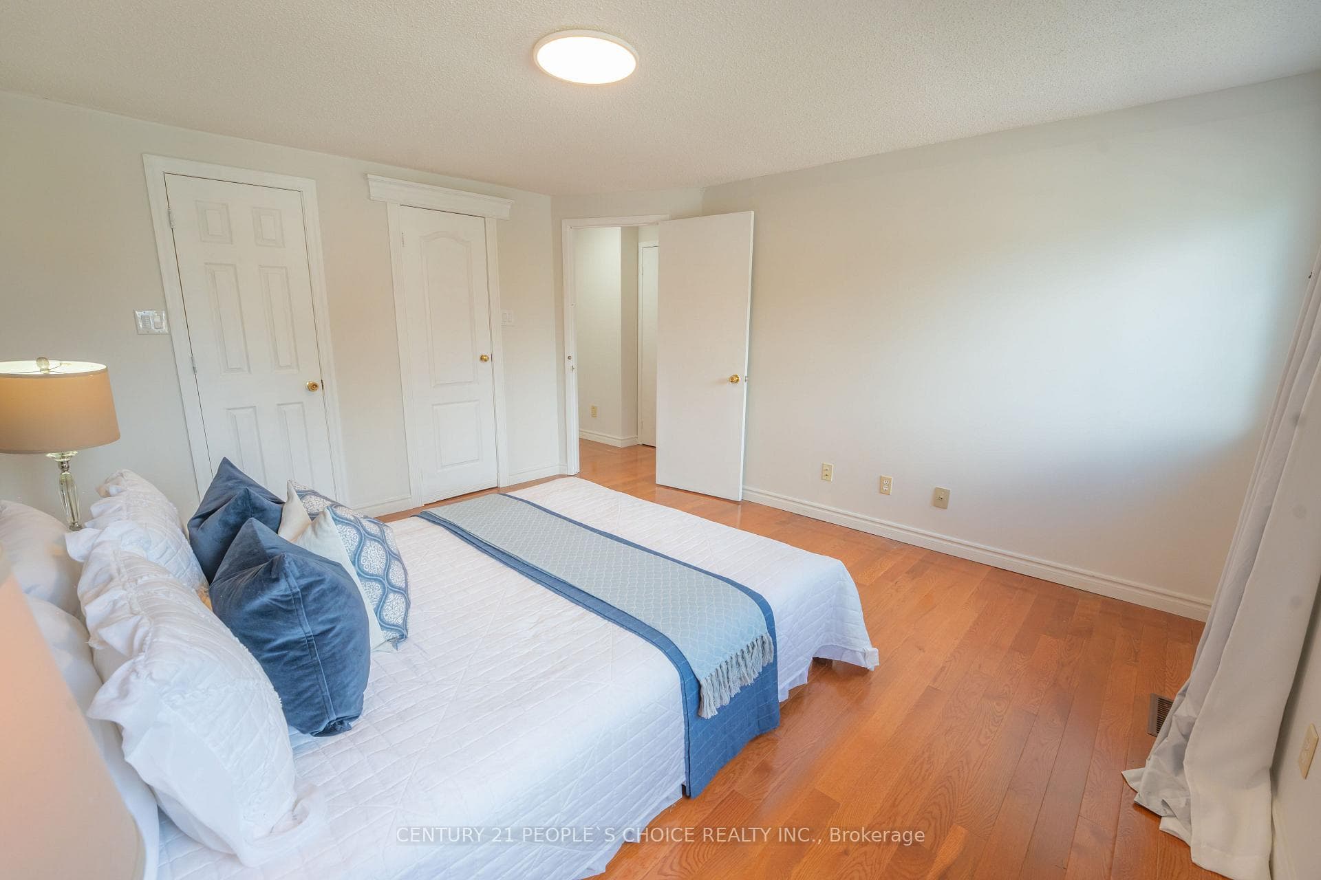 2247 Silverbirch Court photo 27