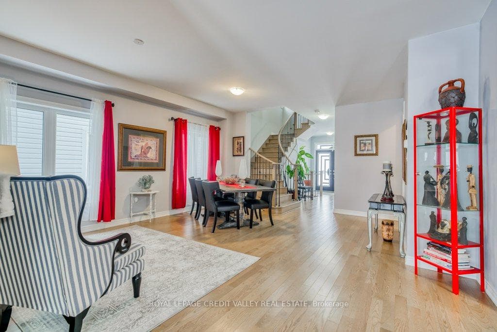 533 Brooks Street photo 6