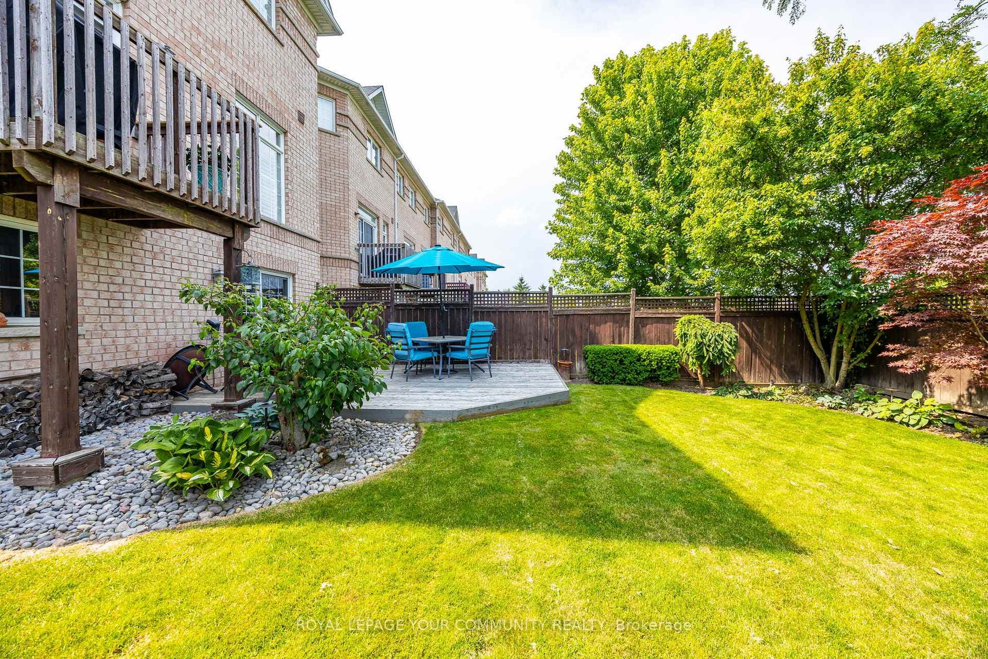 215 Kirkvalley Crescent photo 32