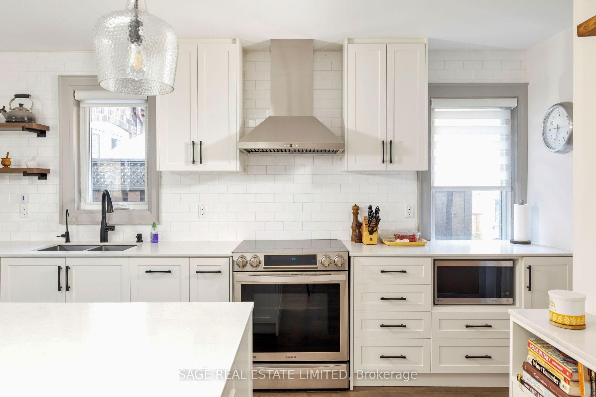 1 Ronan Avenue photo 17