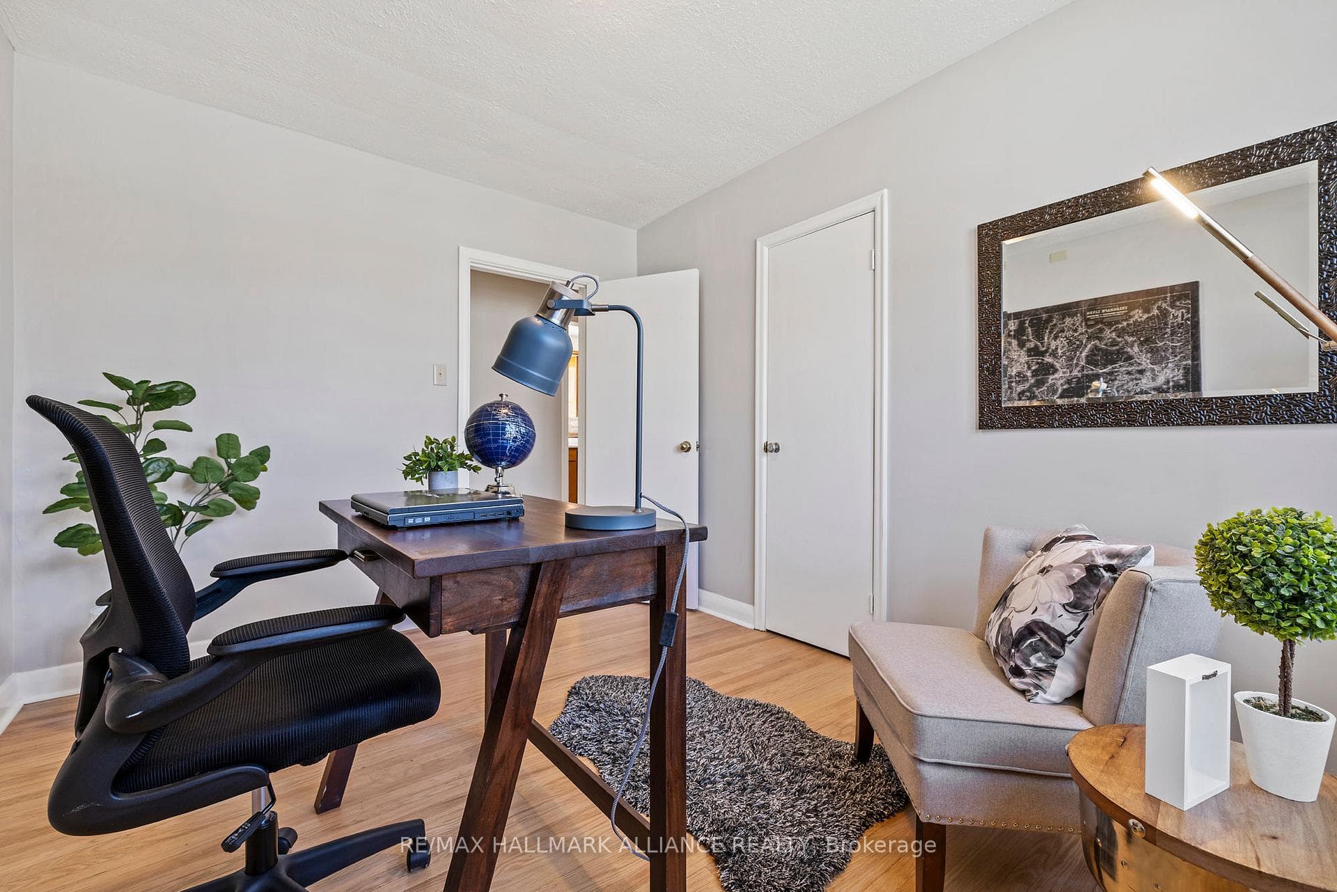 584 Lorne Street photo 17