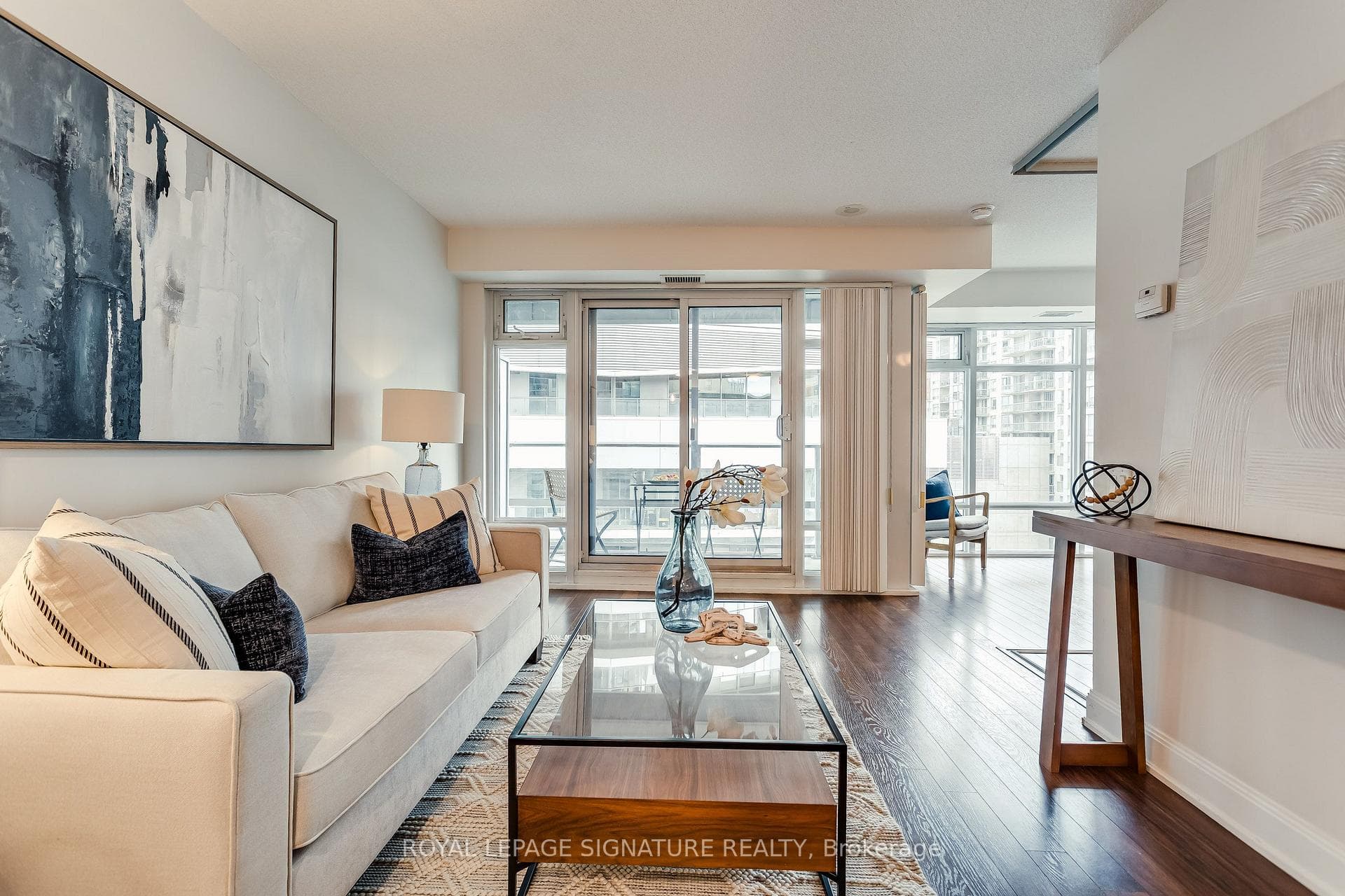 2191 Yonge Street Unit 910 photo 12