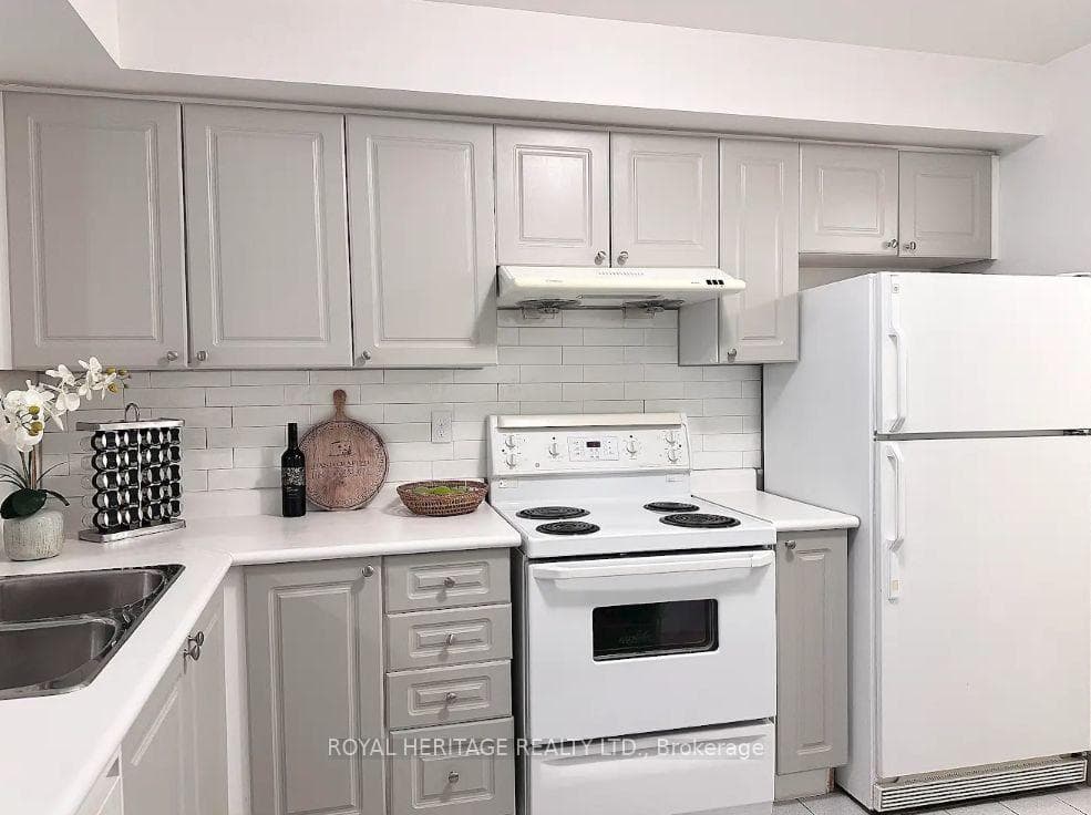 18 Lee Centre Drive Unit 2110 photo 6