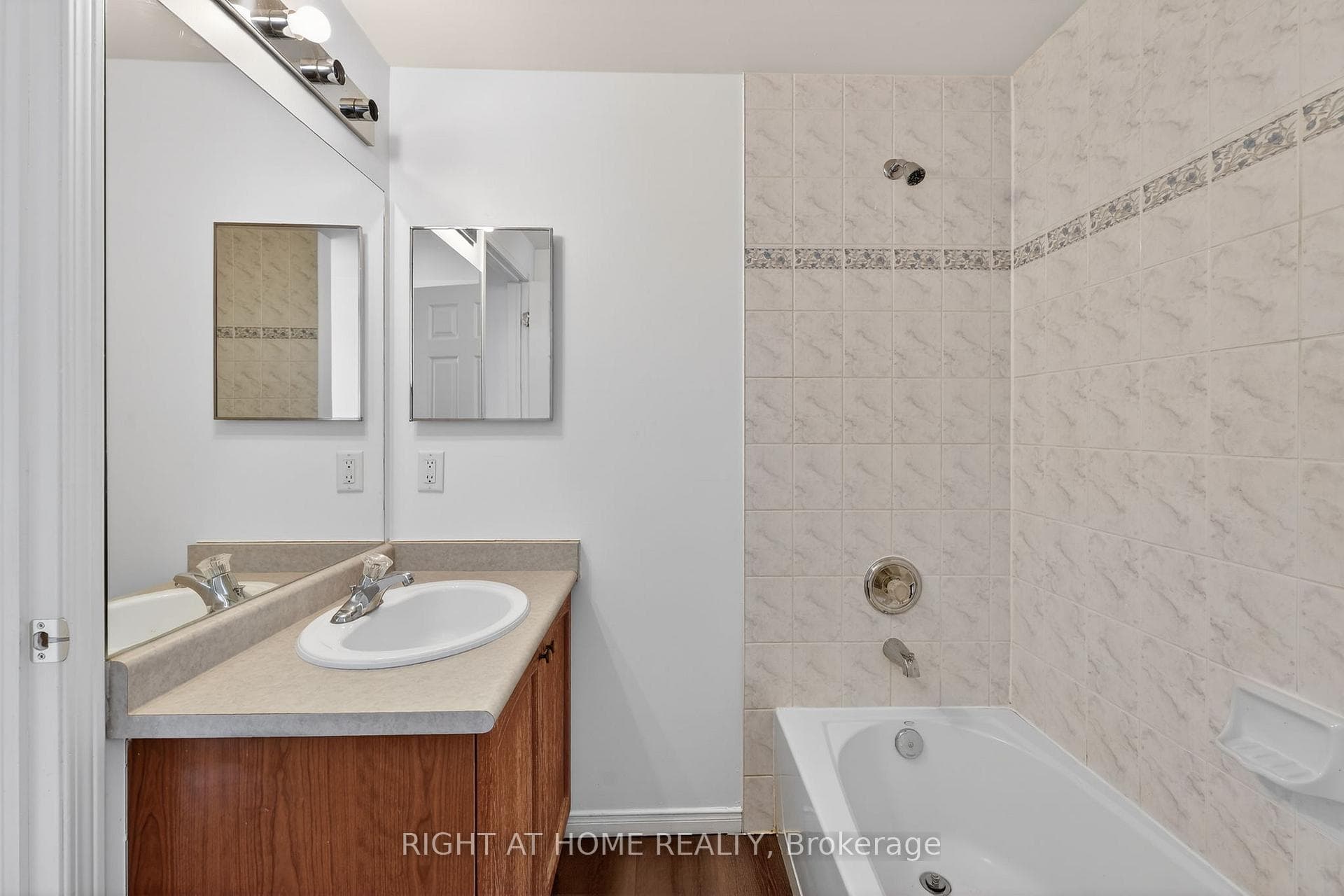 27 Booth Lane photo 26