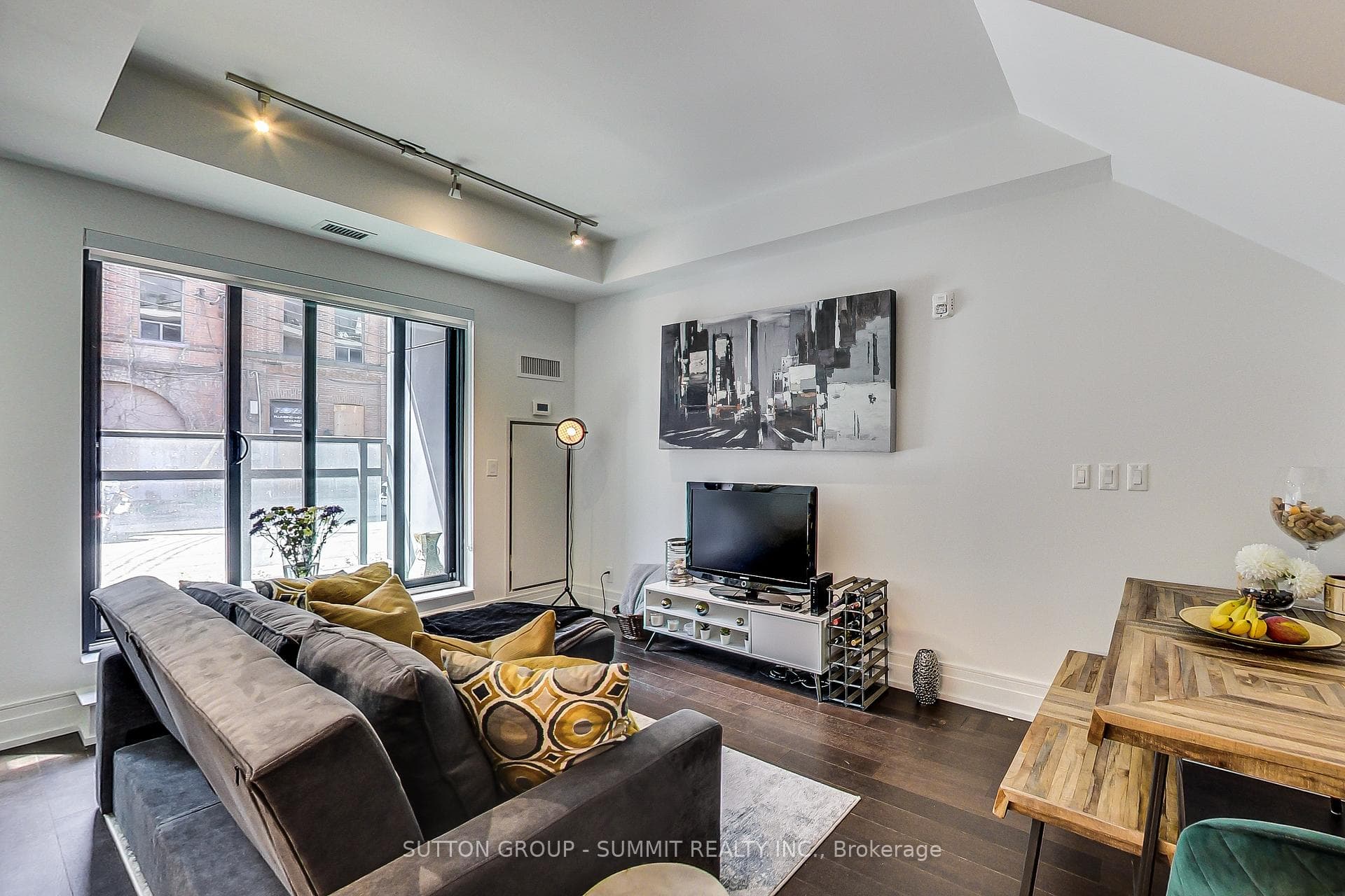 90 Niagara Street Unit 110 photo 5